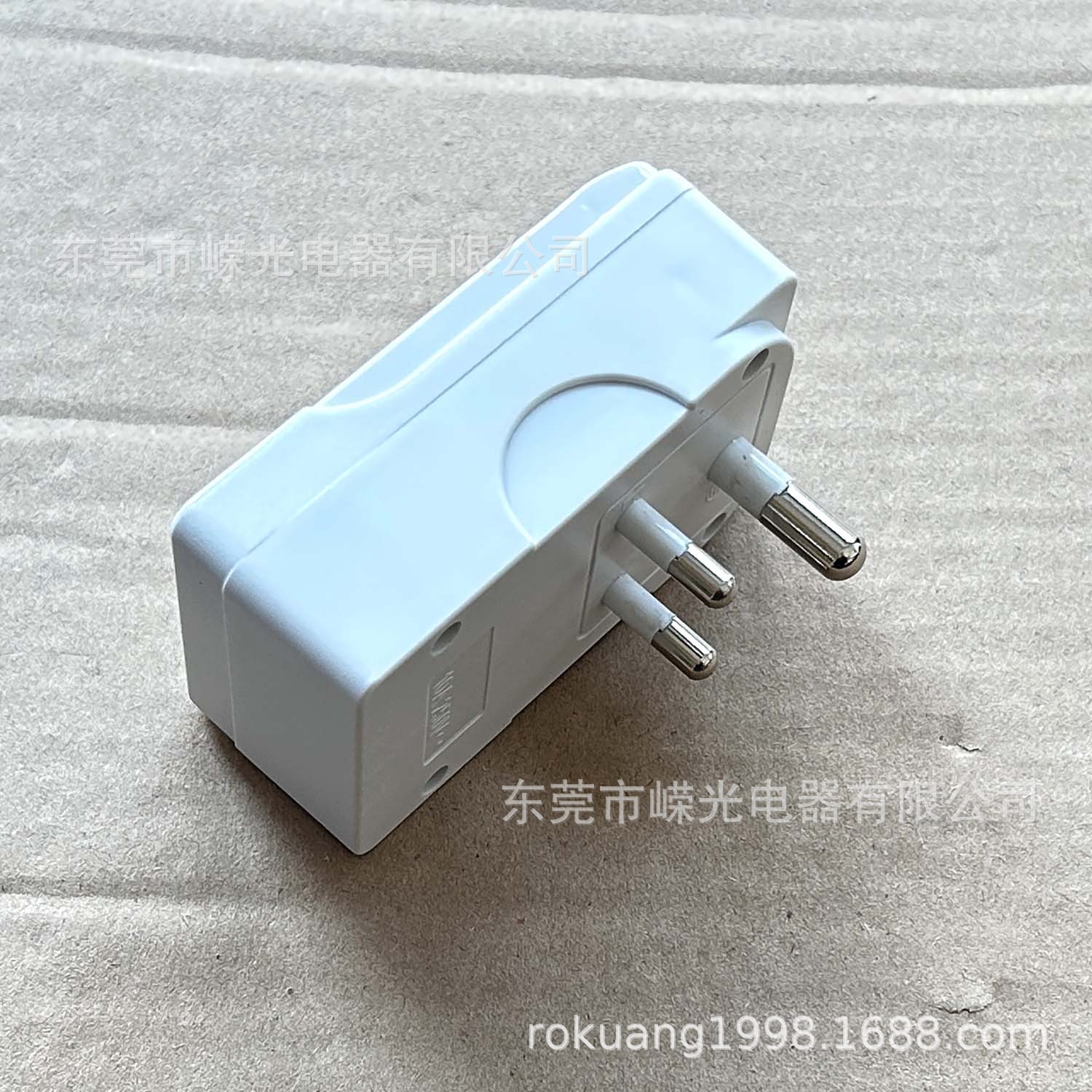 旅游充电器823印度带双USB转换插头多功能一出二南非墙壁充电器