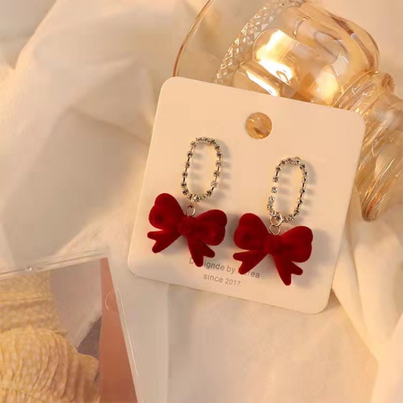 Small design earrings with bow