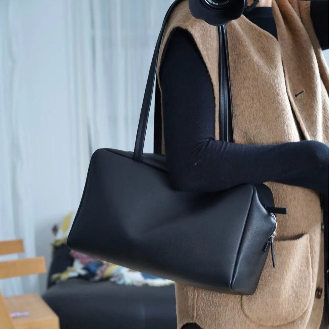 2025 New Row Old Money Style Astra Bowling Lambskin Shoulder Bag Versatile Commuter Large Capacity Boston Bag For Women