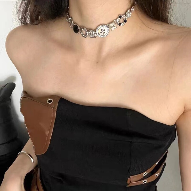 Y2K Sweet Cool Style White Button Necklace Retro Niche Design High-end Sense Exquisite Clavicle Chain Light Luxury Neck Chain Trendy Y2K Sweet Cool Style White Button Necklace Retro Niche Design High-end Sense Exquisite Clavicle Chain Light Luxury Neck Chain Trendy