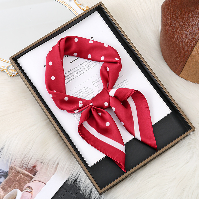 Pequeña toalla cuadrada de punto de onda rojo, bufandas de seda de estilo clásico francés, bufandas de seda de imitación retro, sensación de alta calidad para mujeres