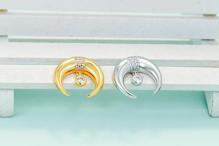 European And American Retro Horns Moon-shaped Earrings Micro-inlaid Zircon Personality Hip-hop Horn Pendant Earrings display picture 3