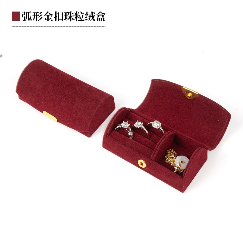 Ventas transfronterizas calientes explosivas portátiles arco delicado perlas vello buckle de oro anillo pendiente collar pequeña caja de almacenamiento de joyas