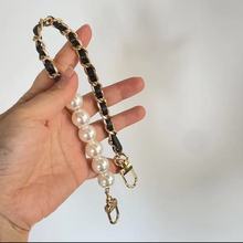 日韓ins斜跨大珍珠網紅款手鏈適用蘋果華為掛鏈手提解放雙手背帶