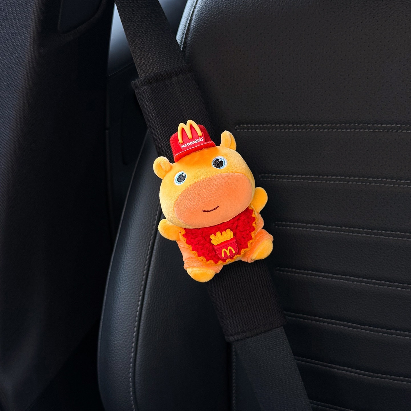 Capybara Lulu car seatbelt shoulder pad, in-car decorative accessory, anti-friction clothing, suitable for couples and goddesses
