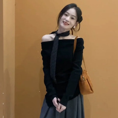 フランスのユニークな黒の肩の長袖のニットの女性の春と秋の美しい独特なセーターの底のシャツの中に上着を掛けます。