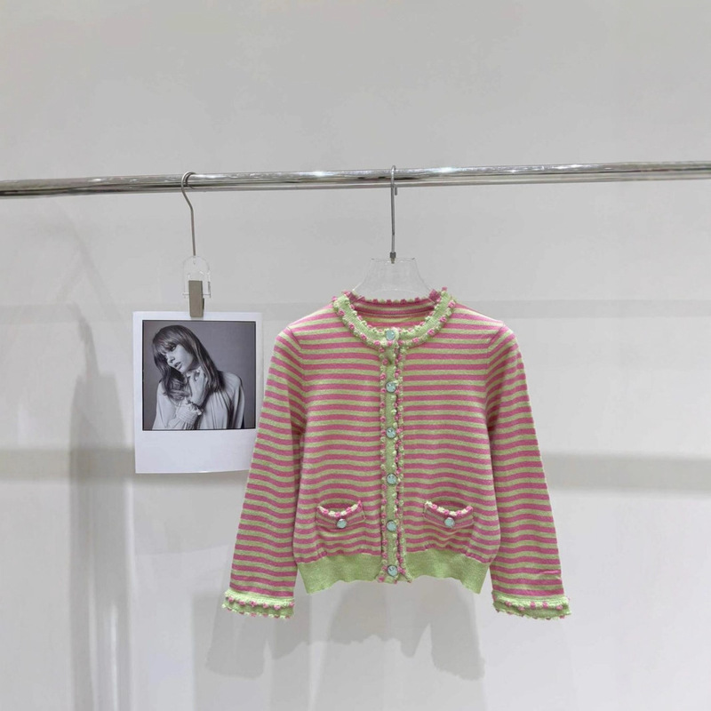 25年早秋新款香家重工排扣花边条纹针织长袖单排扣开衫宽松女上衣|undefined