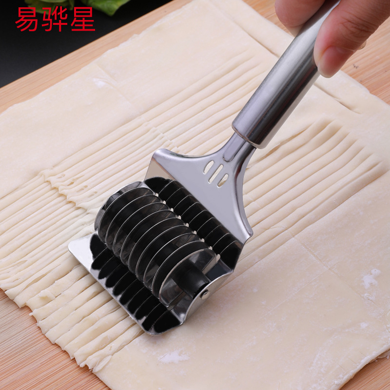 家用不锈钢切面器面条分切面皮切器手动便捷切面刀厨房工具批发-阿里巴巴