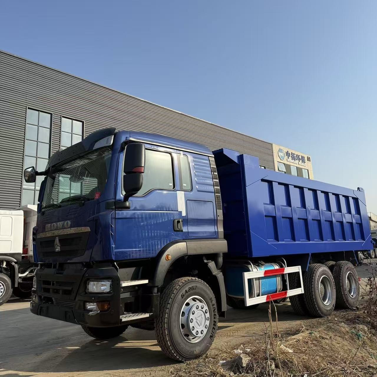 Exported Used Howo Tx 8-Wheel 371-Horsepower Engineering Dump Truck with Large Box, Right-Hand Drive