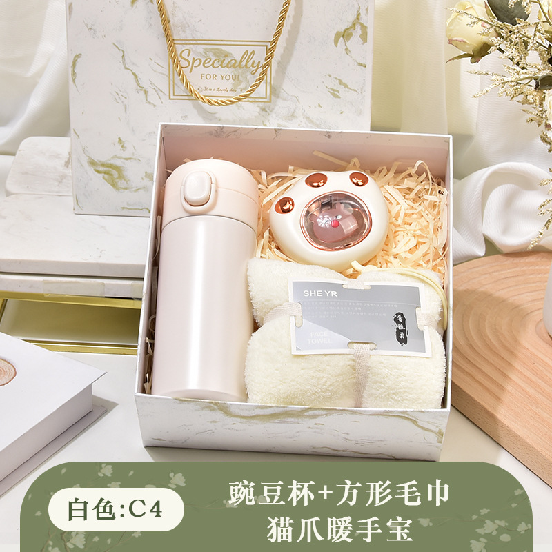 お土産は実用的で高級な贈り物です。|undefined