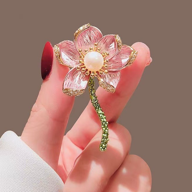 New Elegant Lotus Brooch, High-End Women's Exquisite and Versatile Chinese Style Pearl Corsage, High-End Brooch Accessories