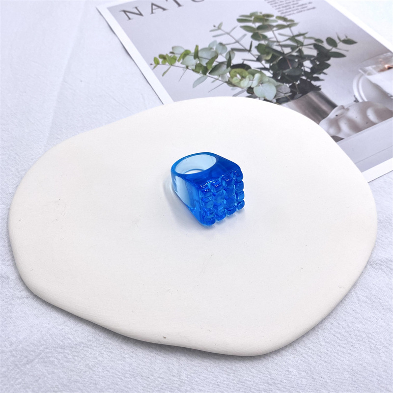 Yunzi nueva resina ins Internet celebridad transfronteriza Plaza Pequeño anillo a cuadros para las mujeres