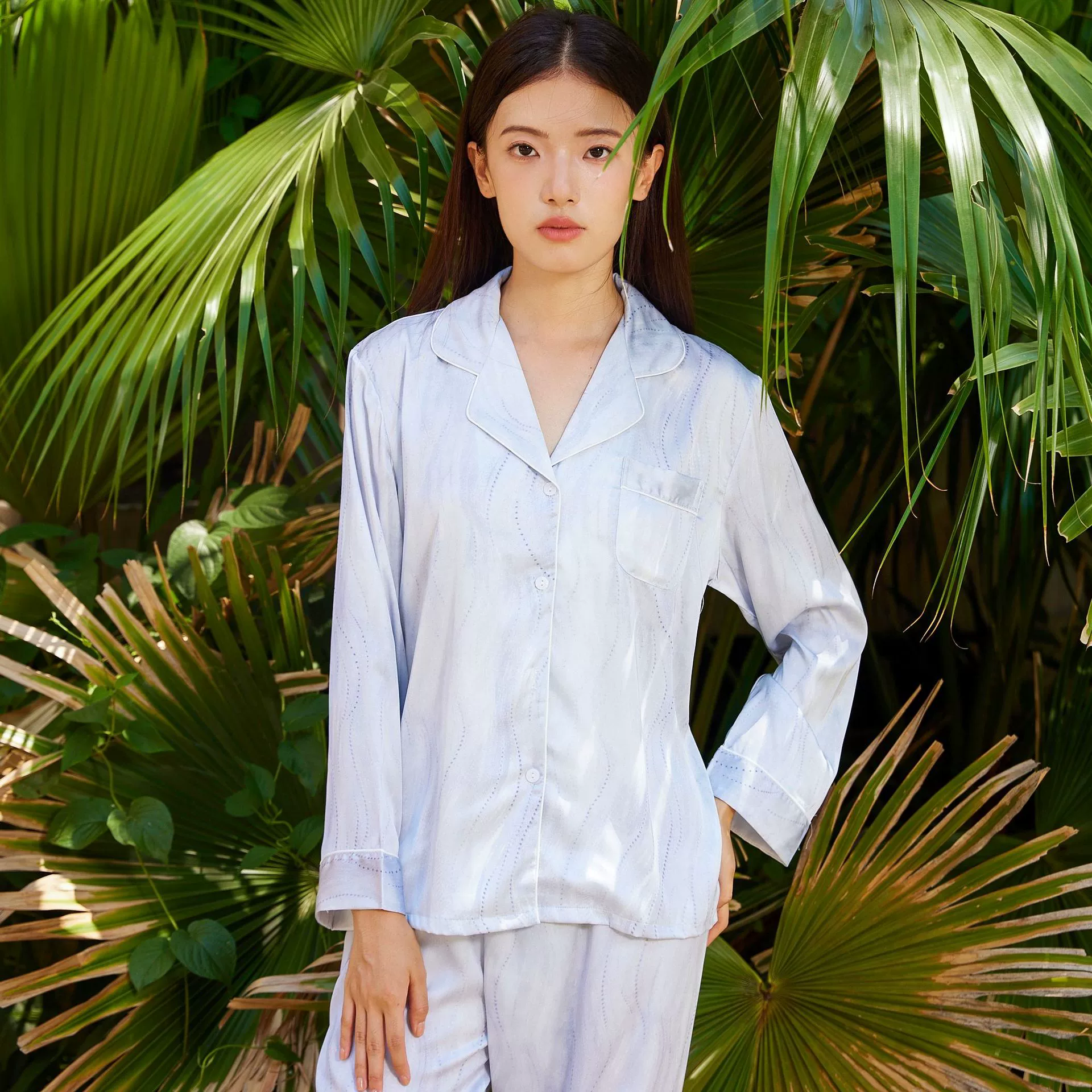 Ремер с длинными рукавами 2024 новый взрывной ледяной шелк пижамы женский комфорт модный свободный мягкий шелк домашний костюм костюм