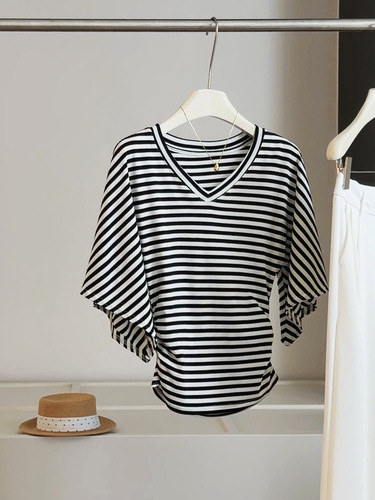 Contrasting stripe v-neck short-sleeved t-shirt women's summer design all-matching loose waist, slimming, trumpet sleeves, chic top