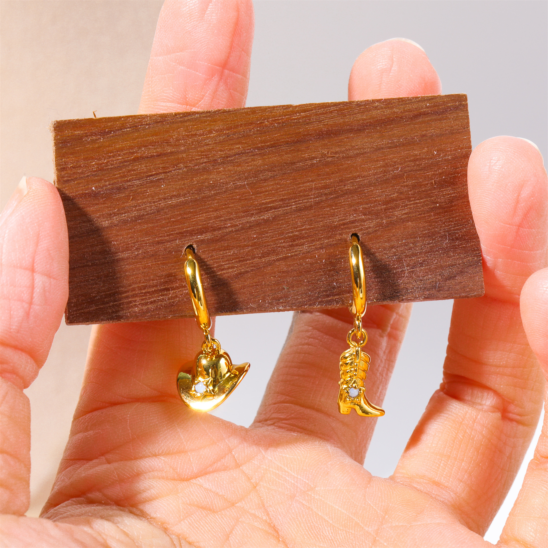 1 Pair Simple Style Boots Plating Copper 18k Gold Plated Drop Earrings display picture 2