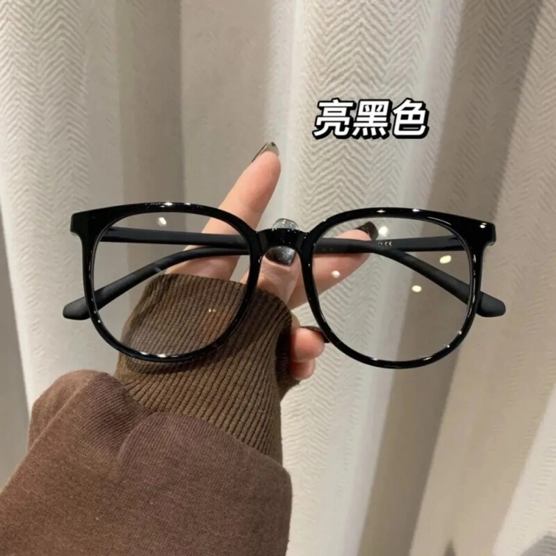 メイクなしでも小顔に見えるメガネ、近視度付きブルーライトカットメガネ、大きな黒枠の小顔装飾メガネ|undefined