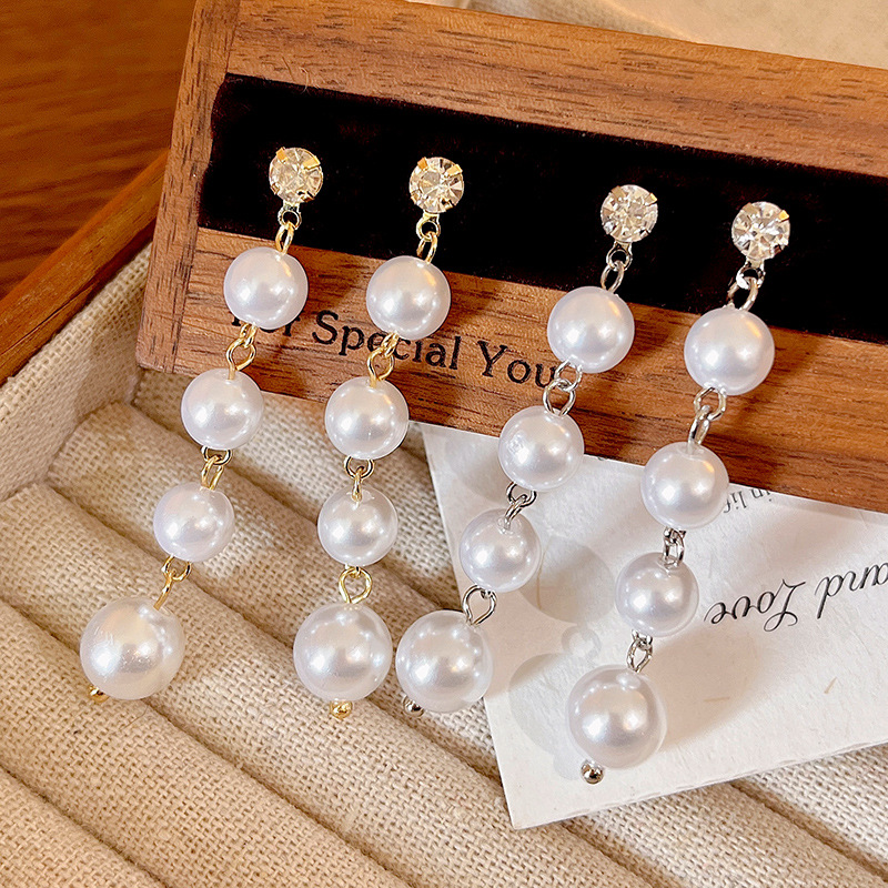 Cubic Zirconia And Pearl Stud Earrings For Everyday Elegance_voghion.com