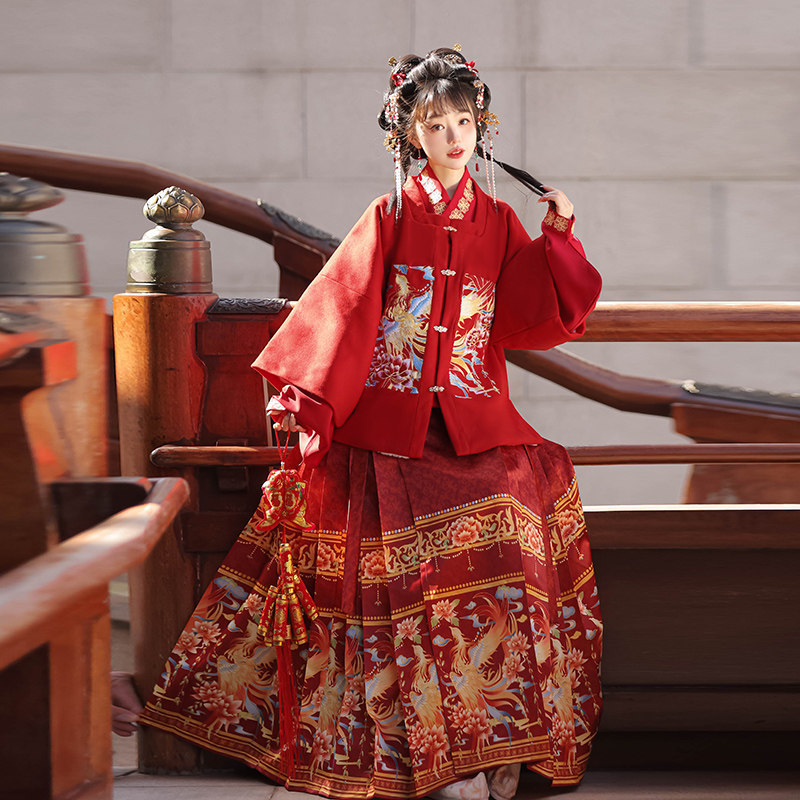 Zhiyutang Original [Fengyu] Ming Dynasty Hanfu for Women, Fleece-Lined Square Collar Half-Sleeve Embroidered Horsehair Skirt, Daily New Year Greeting Outfit