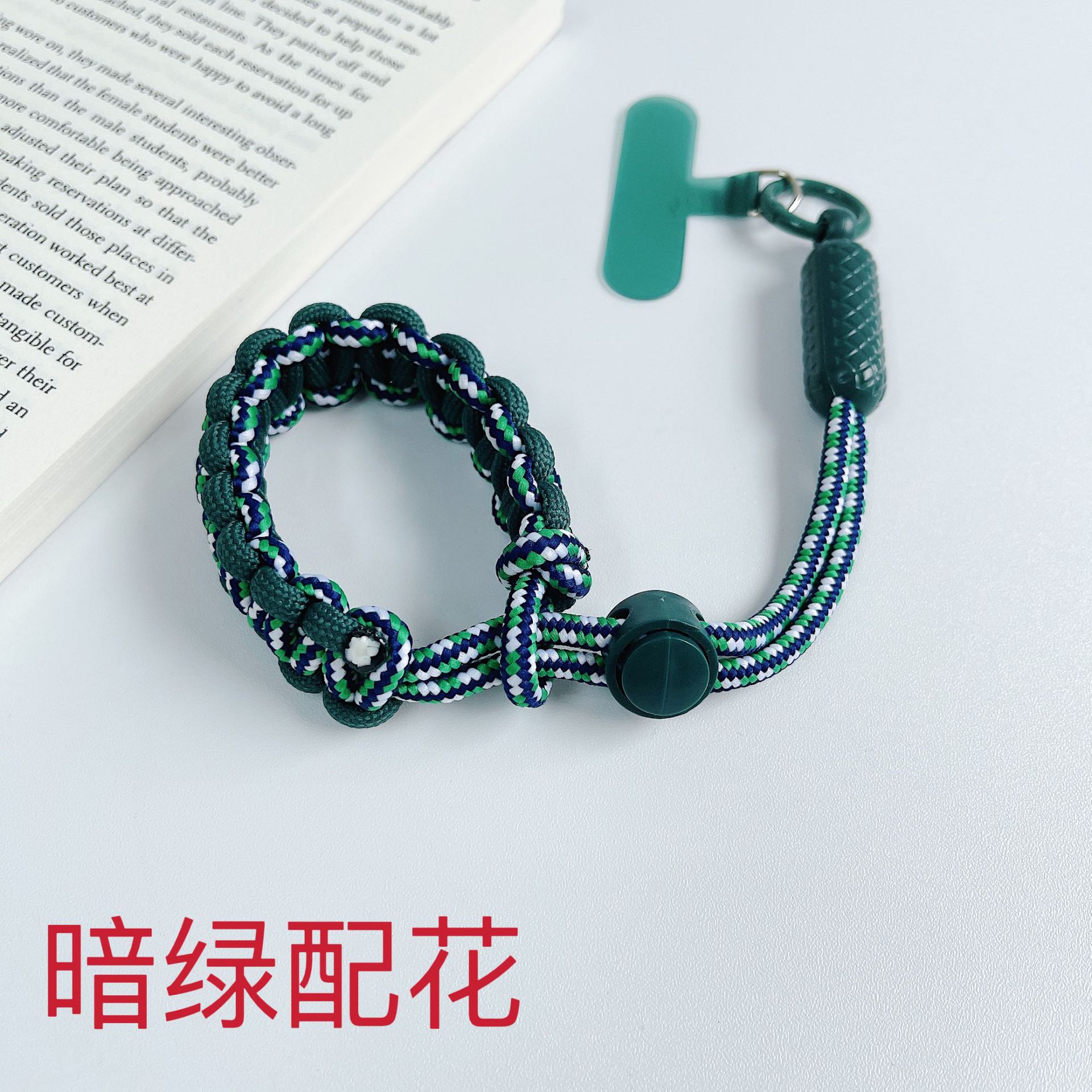 꽃이 있는 짙은 녹색