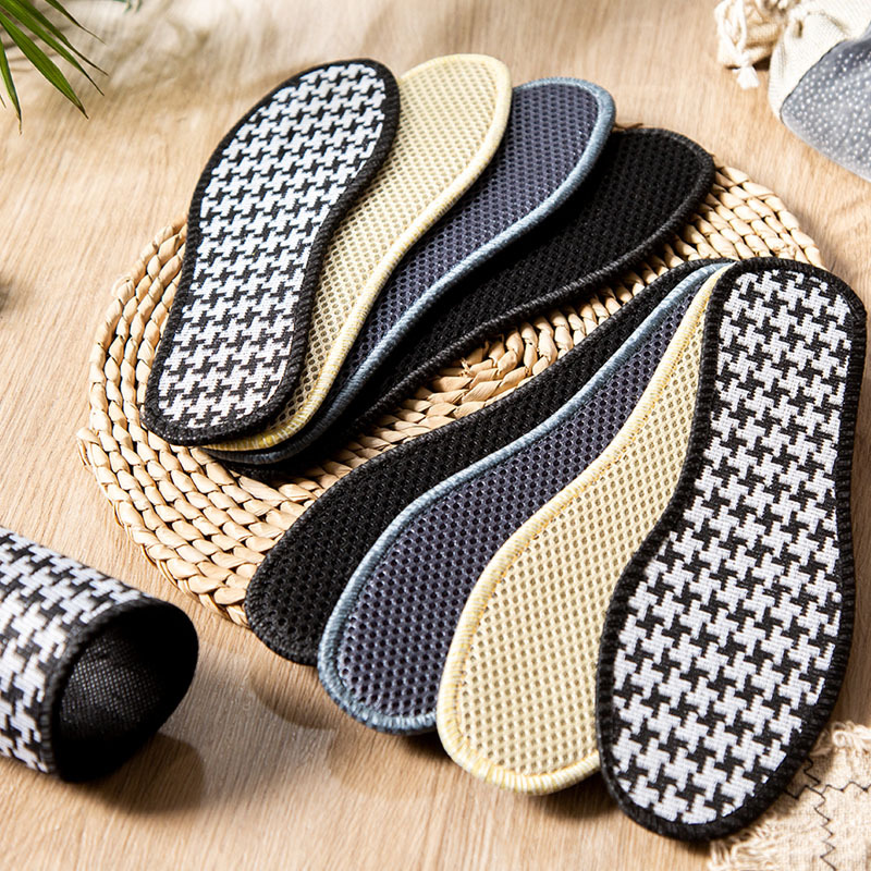 Las plantillas para hombre son absorbentes del sudor, antiolor, transpirables, cómodas, de suela blanda, plantillas ligeras, plantillas deportivas de verano con aroma a bambú y carbón vegetal.