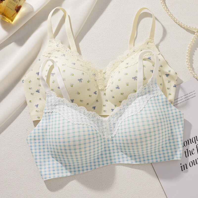 Underwear for Female High School Students, Seamless and Comfortable, Push-Up for Small Busts, Thin Style, 2026 New Model Bra Set