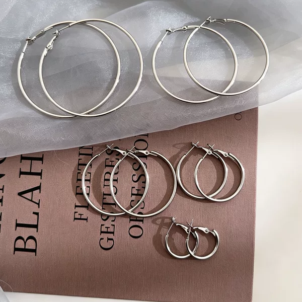 Silver hoop earrings, simple plain hoops that make the face look smaller, fashionable, light luxury, high-end, elegant, versatile, suitable for commuting, ear clips