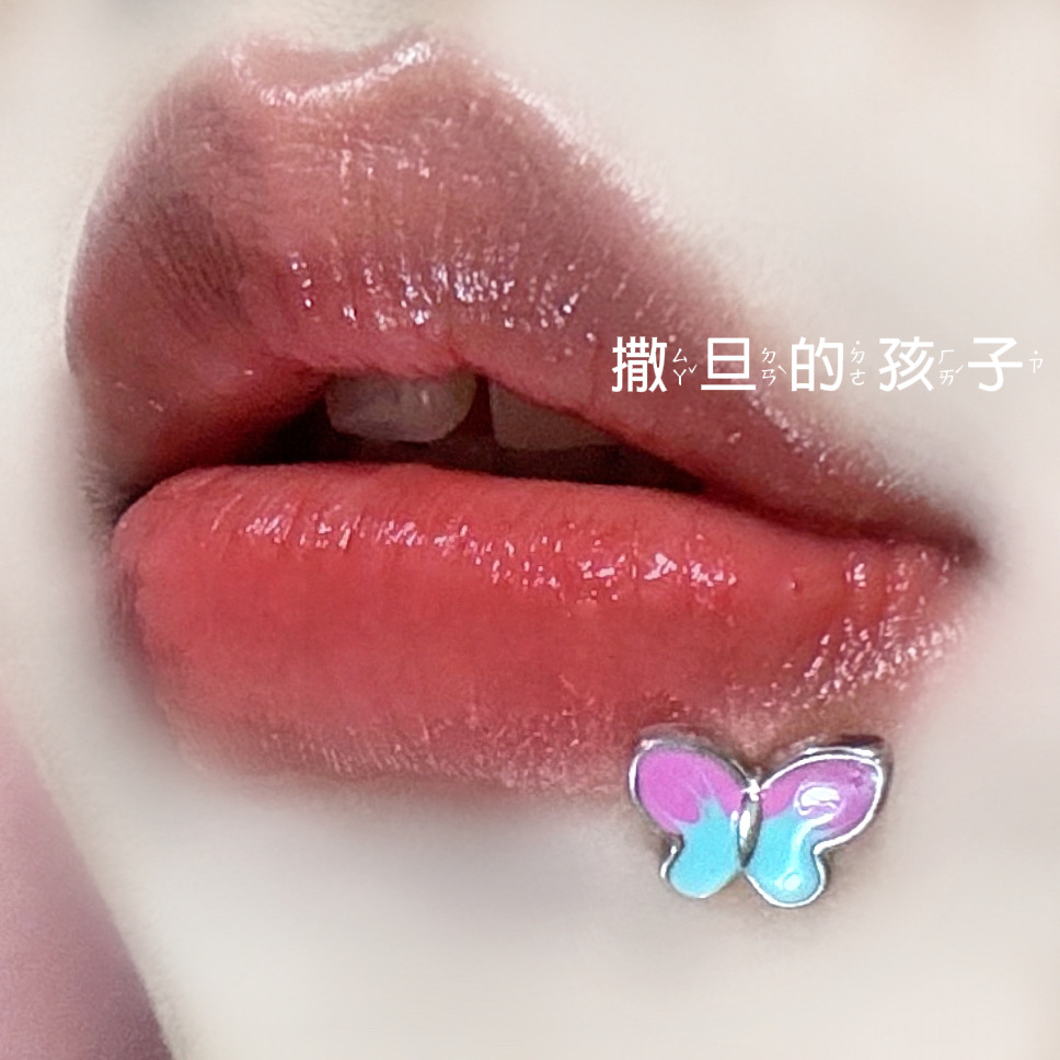 Pointed labret stud close-up product detail