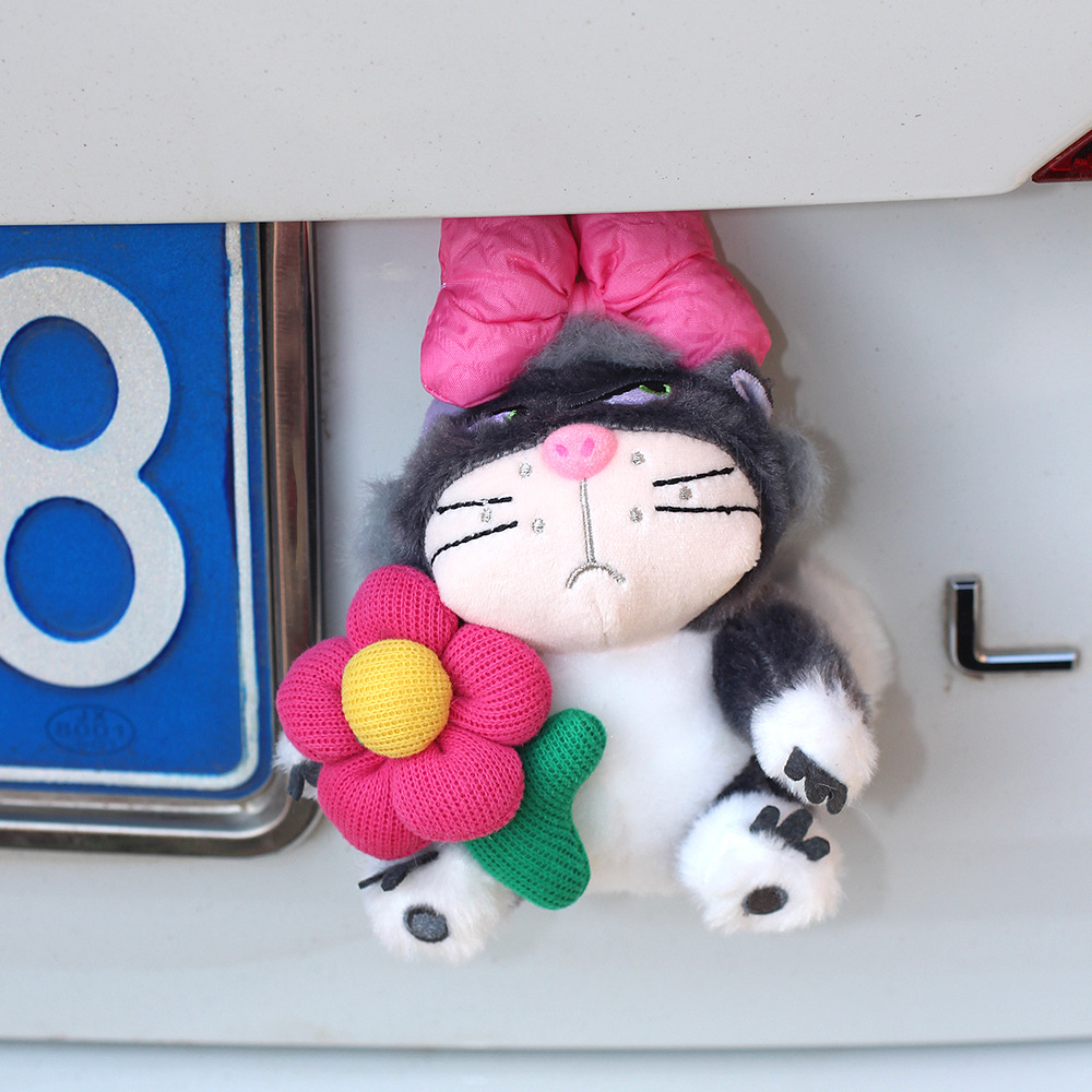 Cute Lucifer muñeca exterior coche techo de coche cola trasera muñeca de peluche colgante coche baúl colgante coche interior