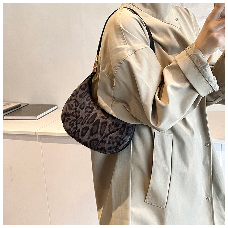Leopard print cross-border niche bags for women, versatile and fashionable new retro underarm bag, stylish and individual commuting single-shoulder bag undefined