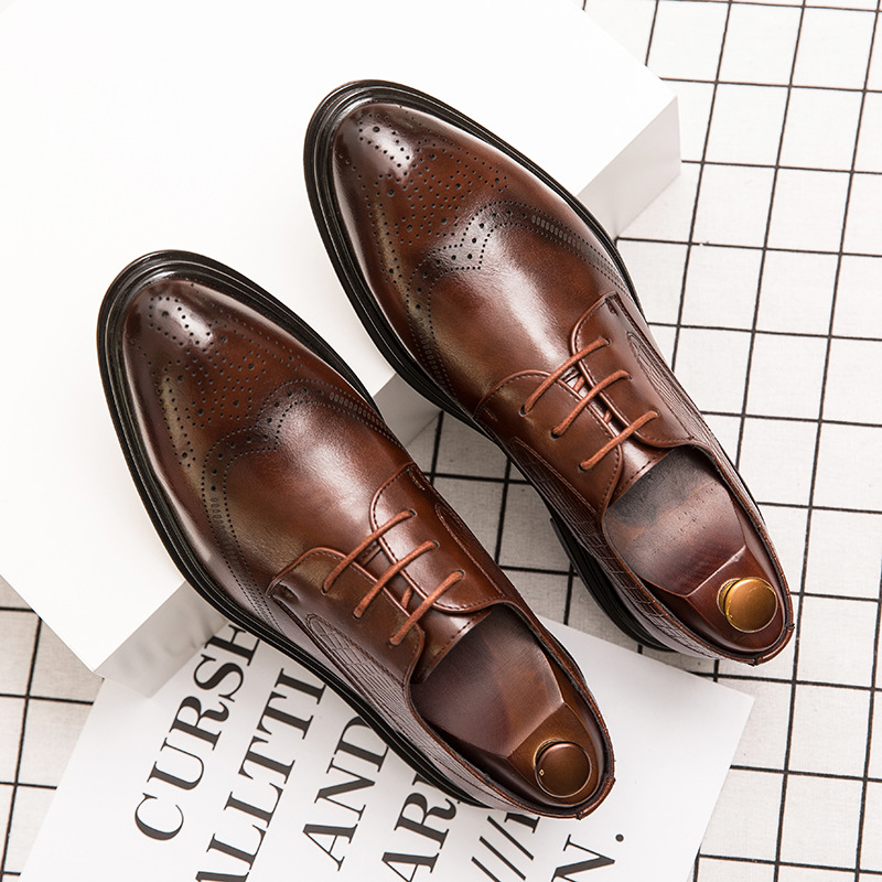 2025 zapatos de cuero para hombres de boda traje de novio negocios británico punta barro peluquería tallada zapatos casuales para hombres