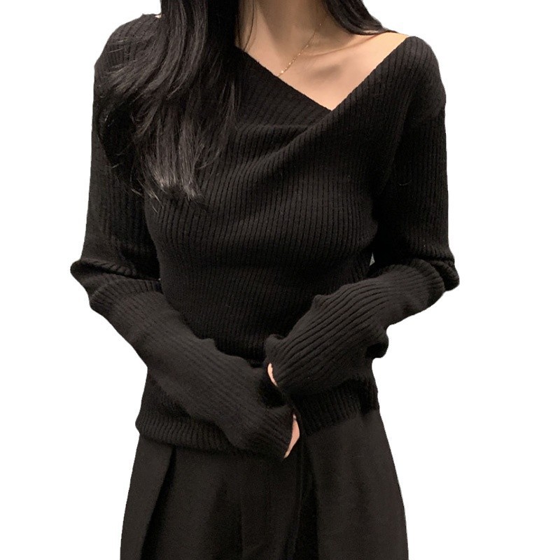 韓国の古典的な新しいデザインの三角形カットオフショルダープリーツストラップ長袖セータートップ女性用