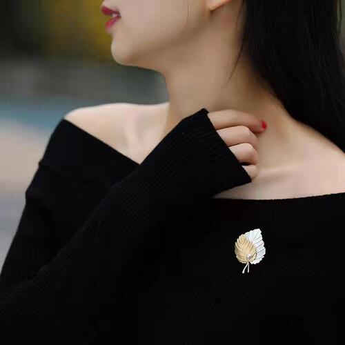Korean Creative Double Color Gold Leaf Brooch, Niche High-End Women's Coat Accessory Pin, Trendy Festive Gift