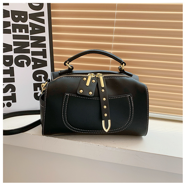 This year's popular handbag for women in 2024, new high-end color contrast single shoulder crossbody bag, stylish and_voghion.com