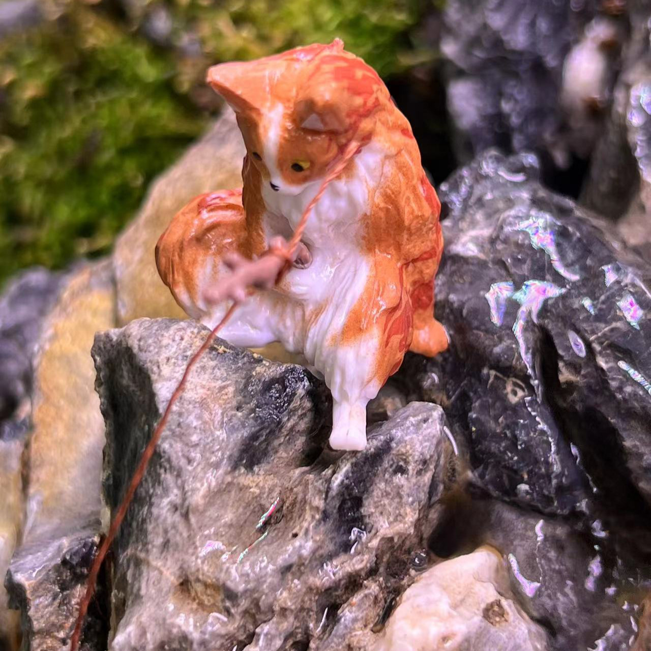 Котенок рыбалка в желтый цвет