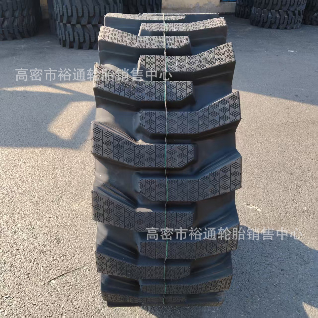 半实心钢丝铲车轮胎20.5/70-16 20.5-16 16/70-20-24 花纹深6公分