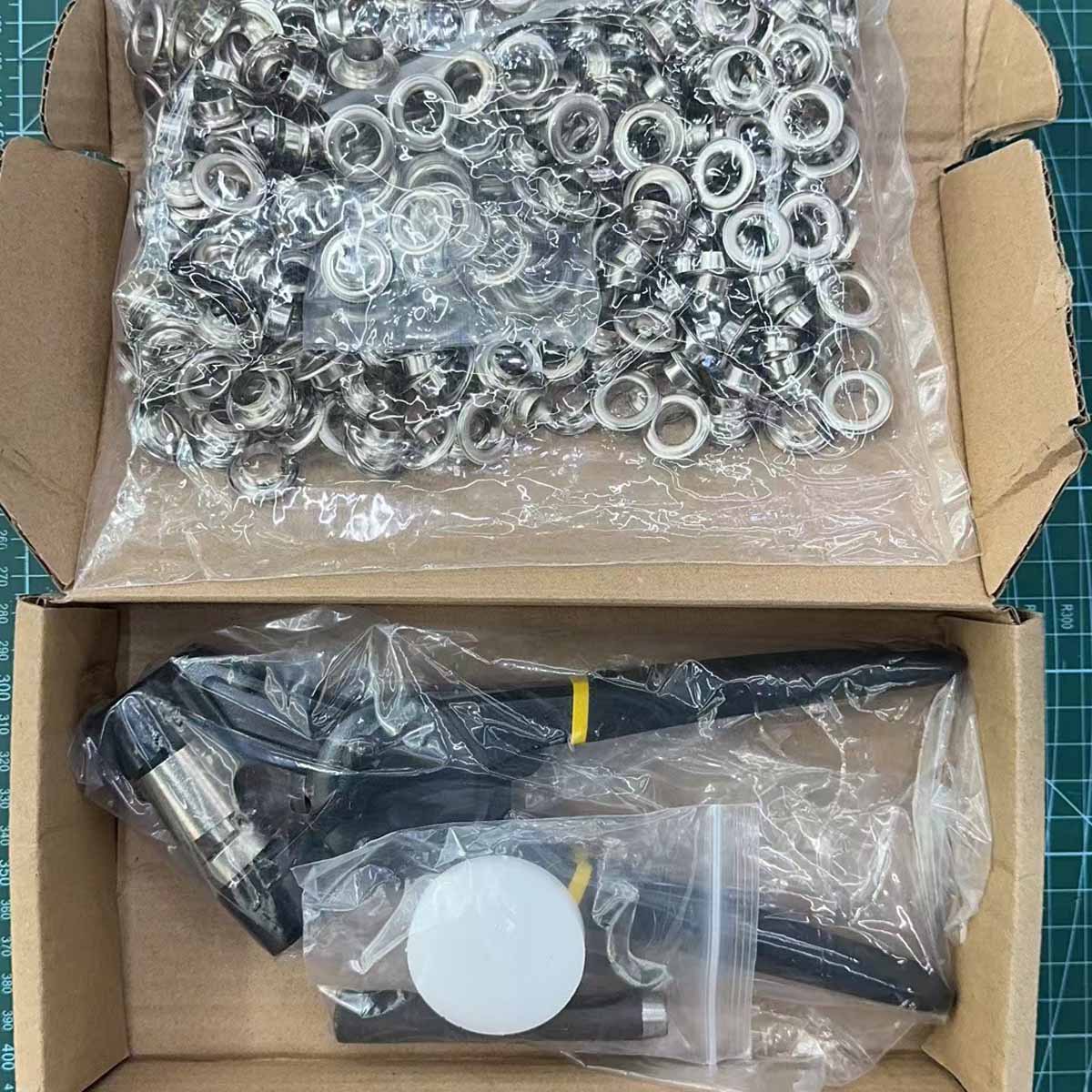 Nuevo portátil de mano de ahorro de mano de perforación hebilla Ojo de aire alicates al por mayor de tela impermeable de tela de cuero ojal alicates traje