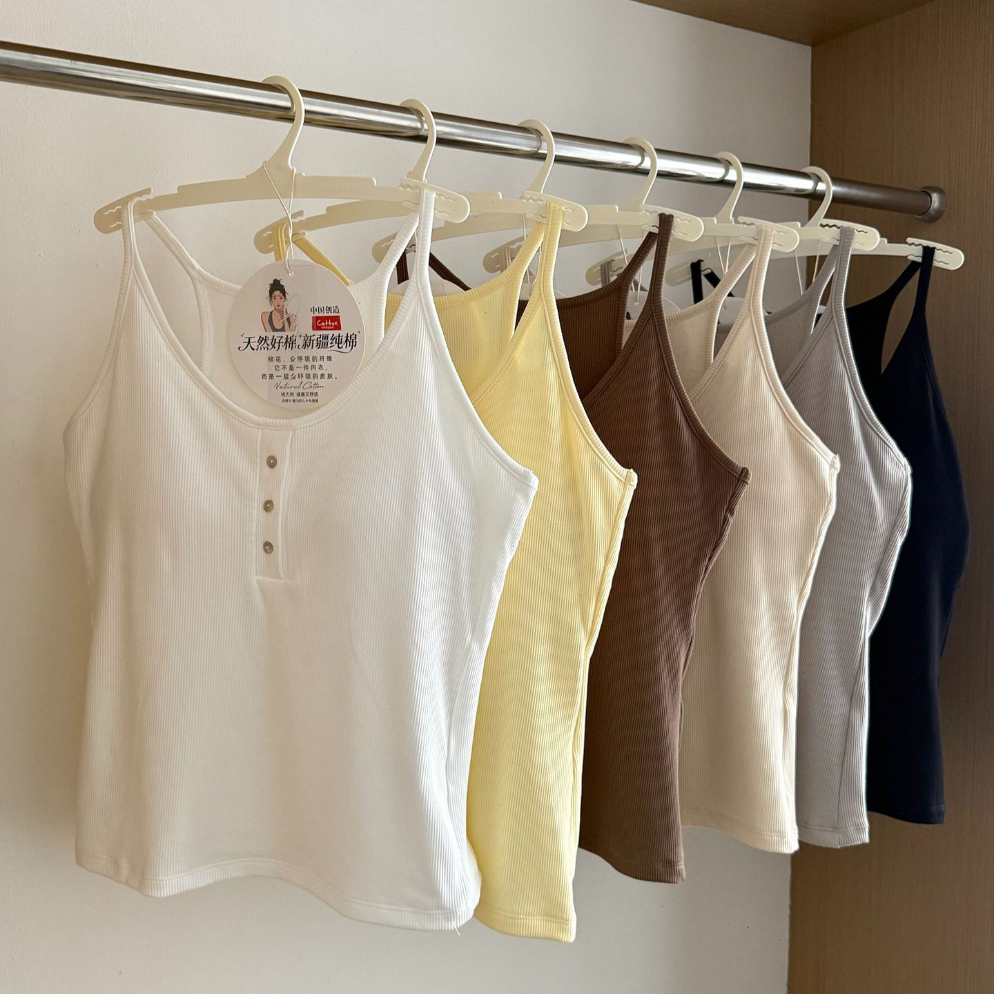 186 # Plus-size camisole with button design and built-in bra, perfect for layering or wearing on its own in autumn and winter, featuring a stylish back design for women
