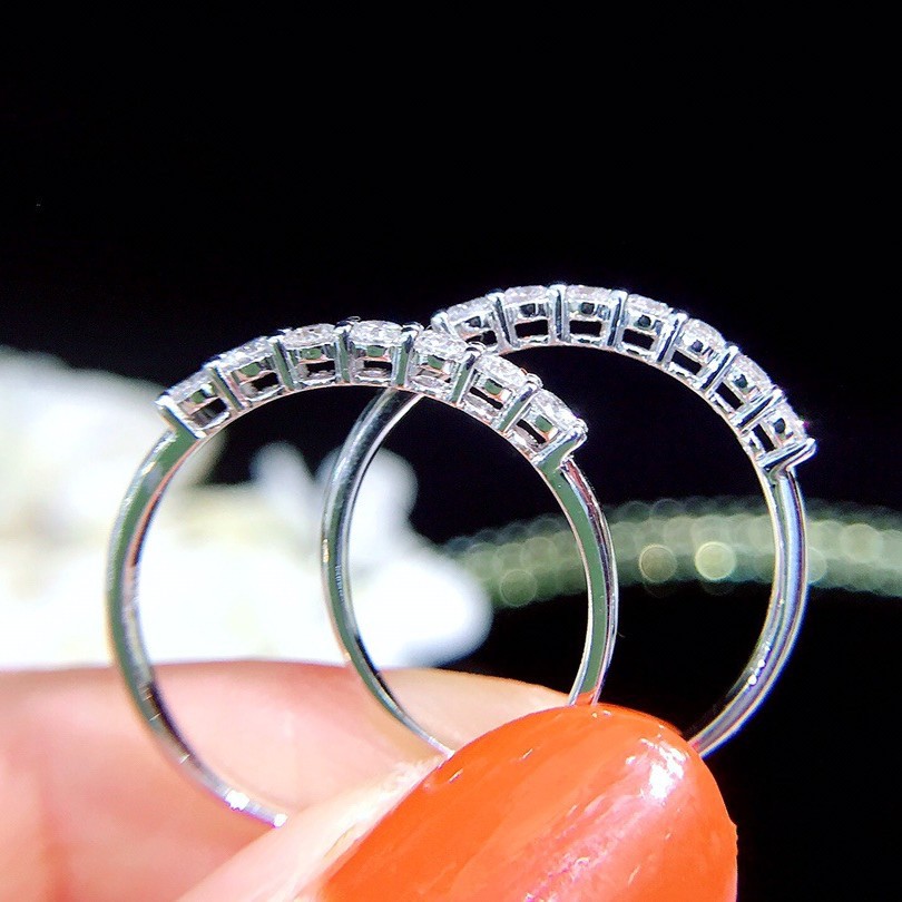 Fashionable universal ring