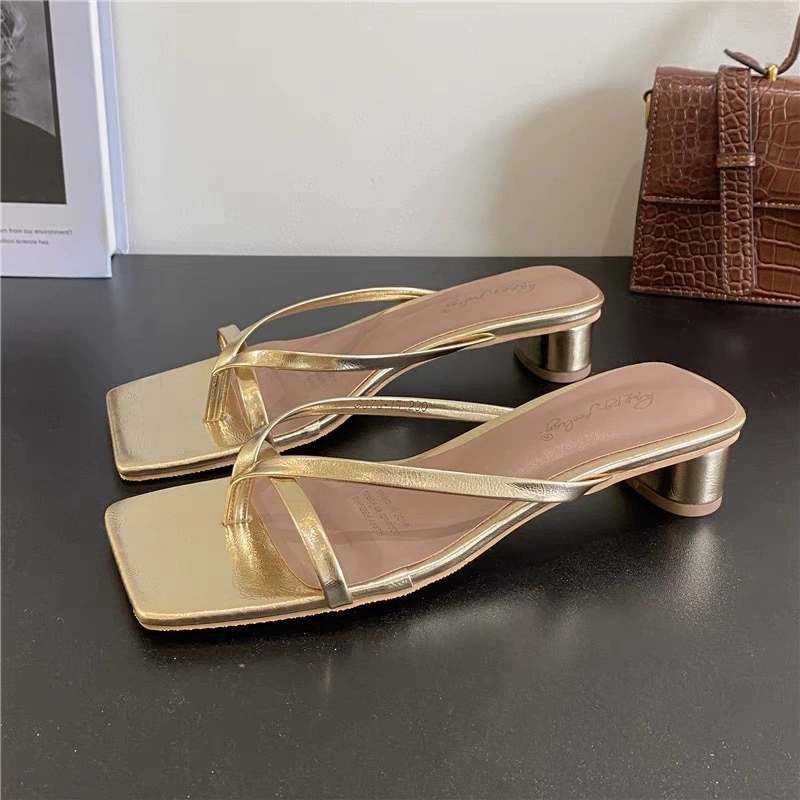 Толстые шлепанцы на каблуках женские туфли на улице 2024 новые корейские летние сандалии