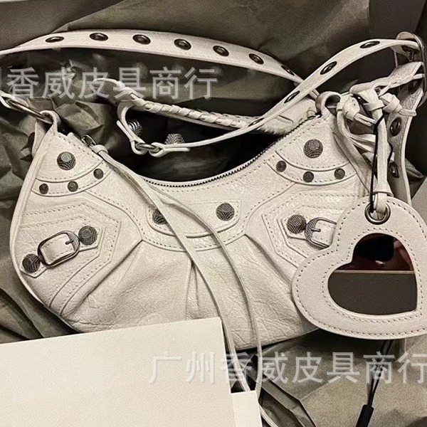 Leather one-shoulder bag