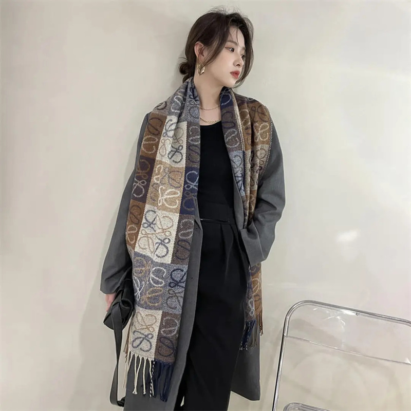 老花羊毛羊绒围巾女棋盘格秋冬季加厚保暖披肩经典提花流苏围巾|undefined