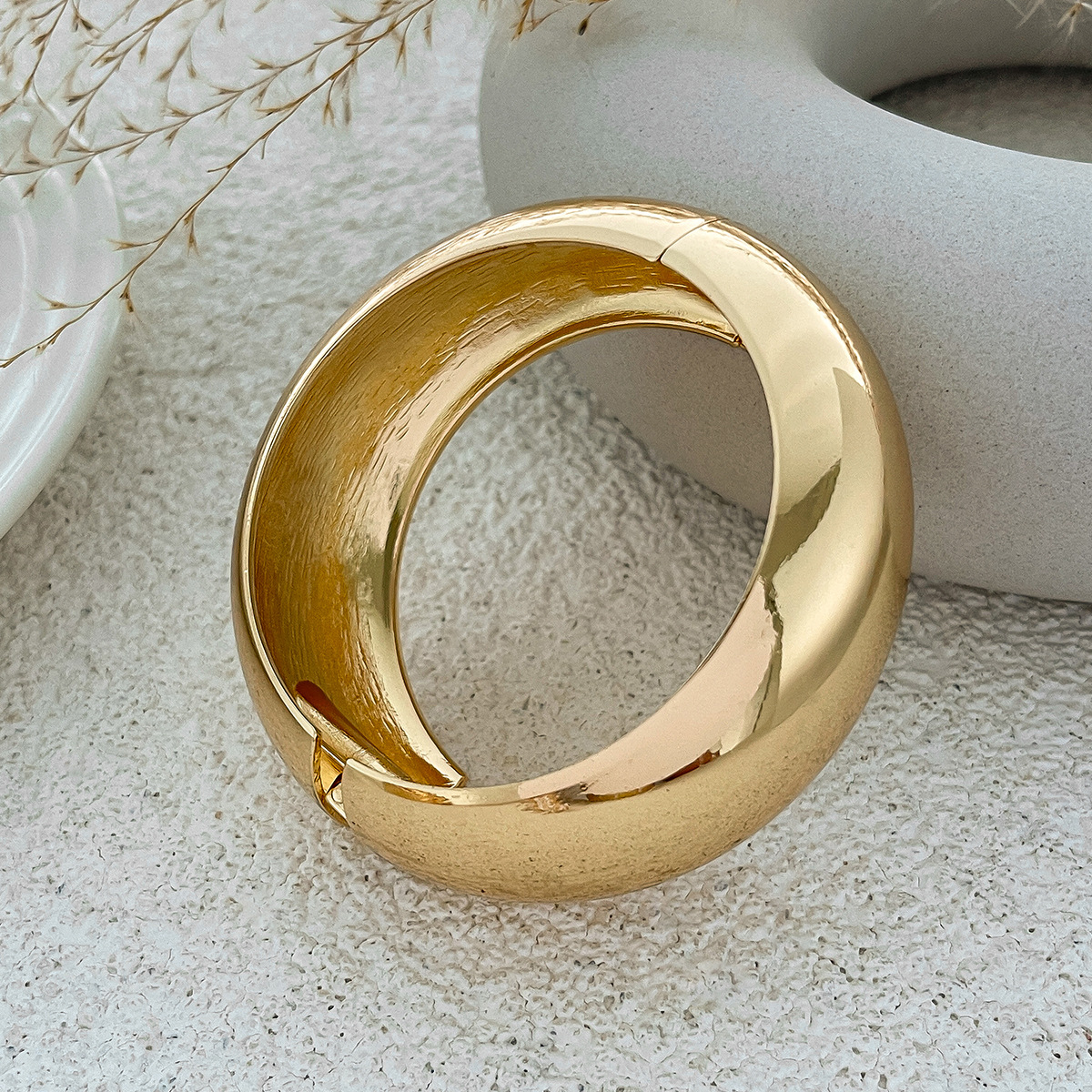 55g Weight Bangle Classification Alloy Chain Material 1 Piece Quantity Holiday, Travel Occasion Alloy Material Geometric Pattern Women's Gender Plating Design Elegant, Lady, Simple Style Style Elegant Lady Simple Style Geometric Alloy Bangles Wholesale 14