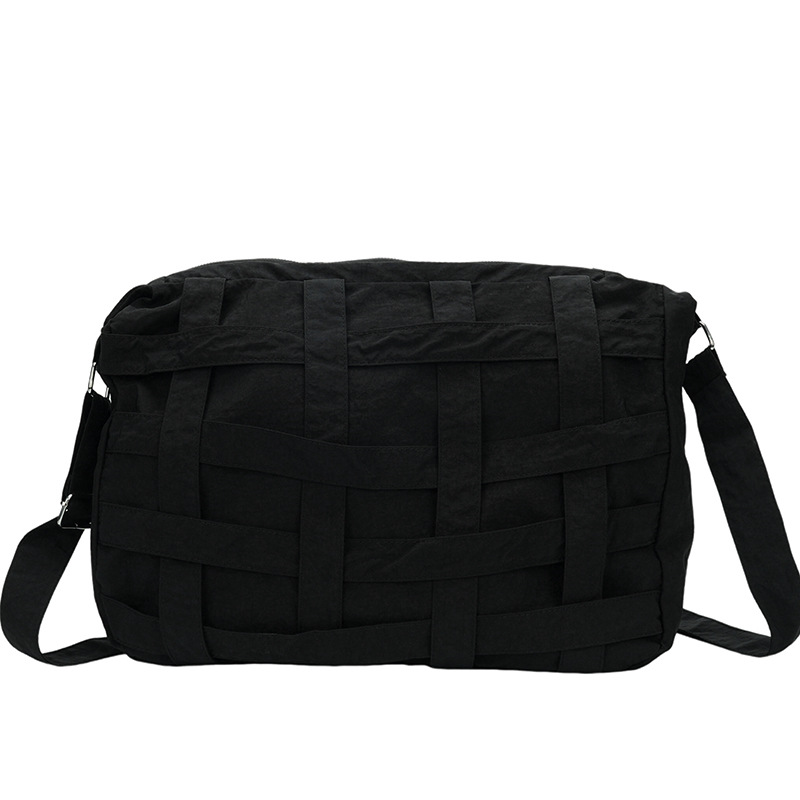 Bolso de mensajero de diseño de nicho 2024 nuevo bolso de hombro tejido hueco tridimensional bolso de hombro de gran capacidad para viajeros