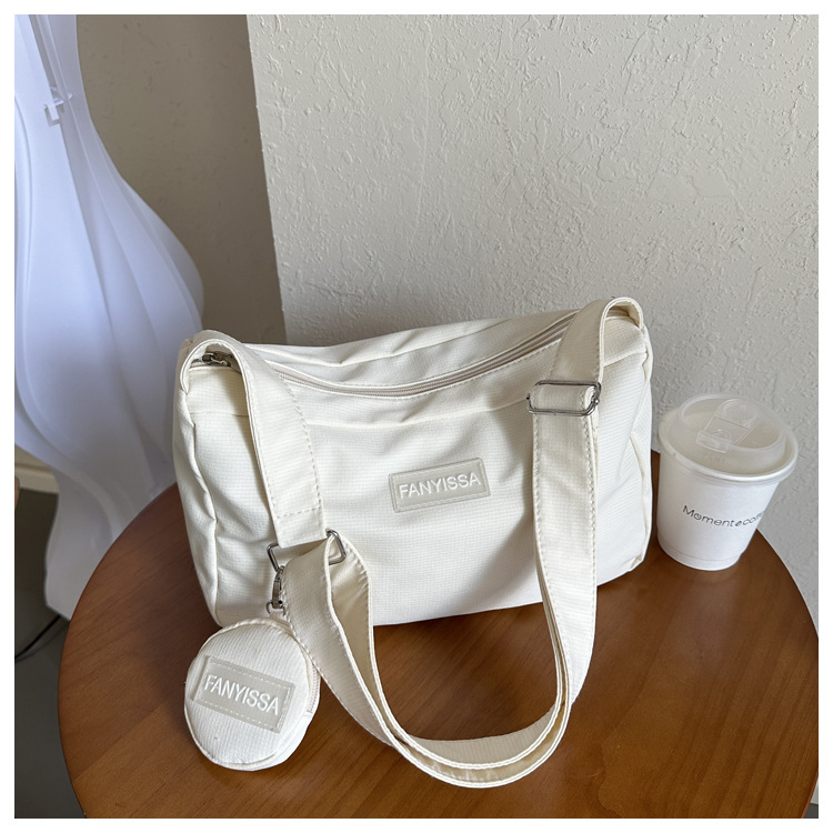 Damen Tasche  Neu Herbst Und Winter Trendy Koreanisch Stil Große Kapazität Cross Body Tasche Lässig All-Matching Mode Leichte Oxford Tasche display picture 2