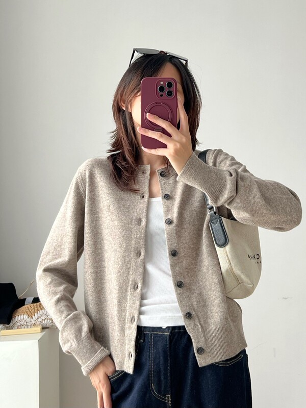 25 New Style Wool + Yak Hair Round Neck Long-Sleeved Knitted Cardigan with Laser Smiley Face Pattern on the Chest