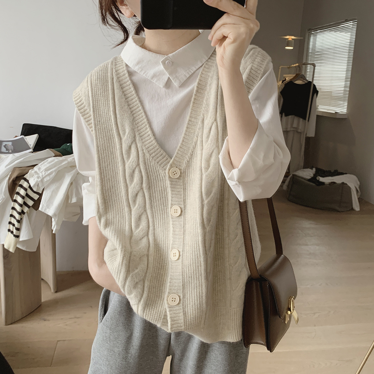 Chaleco de punto con cuello en V para mujer a principios de primavera y otoño 2024 nueva ropa de mujer Chaleco de estilo coreano con reducción de edad