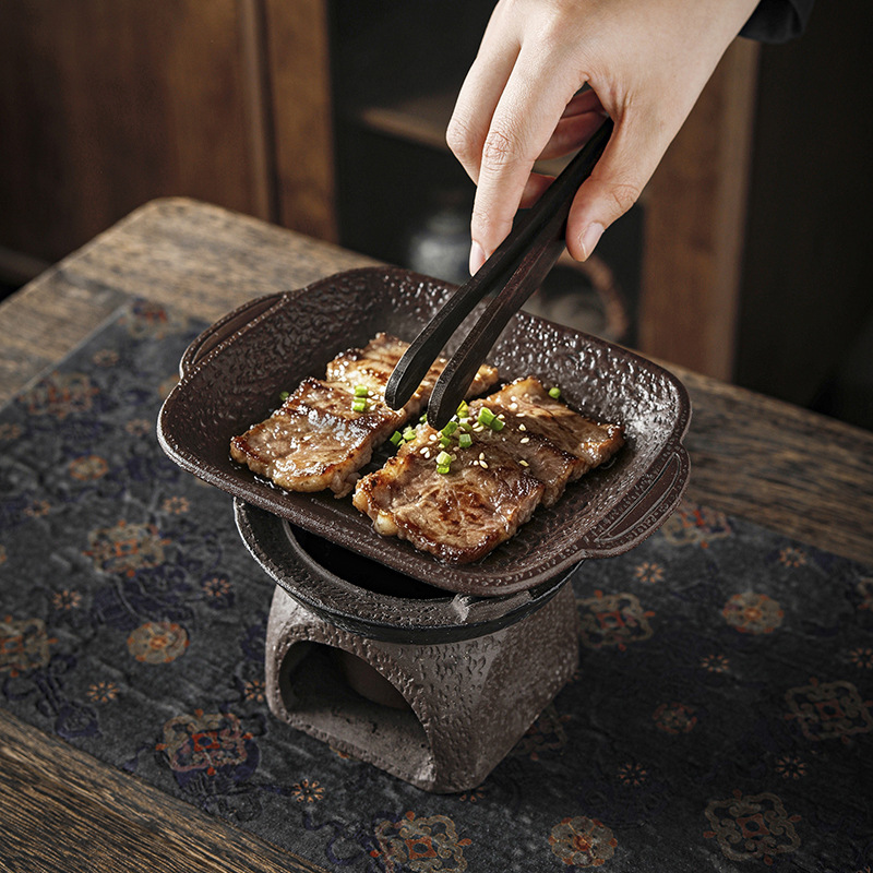 Retro clay round-top square-bottom charcoal stove with barbecue plate, outdoor grilling tool, portable home charcoal grill
