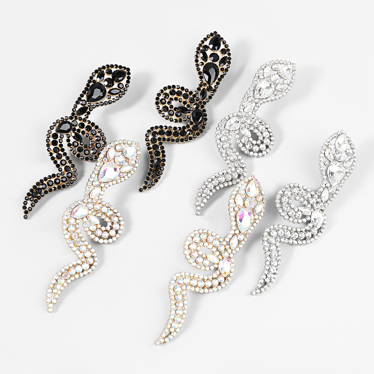 Orecchini a lobo a forma di serpente con cristalli eleganti_voghion.com