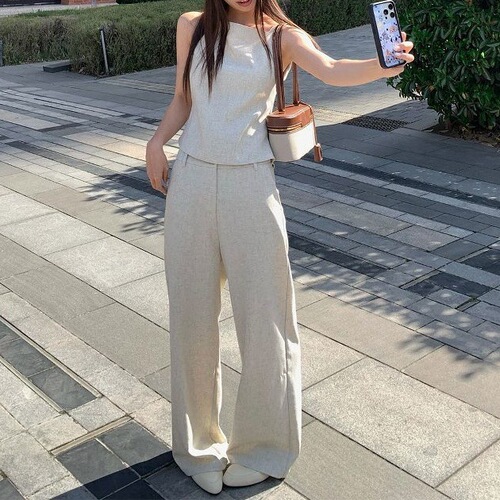 Old Money Windproof Women's Design Sense, Niche Retro Waist Cinching Belted Hollowed Out Top Pants Short Skirt Set Summer