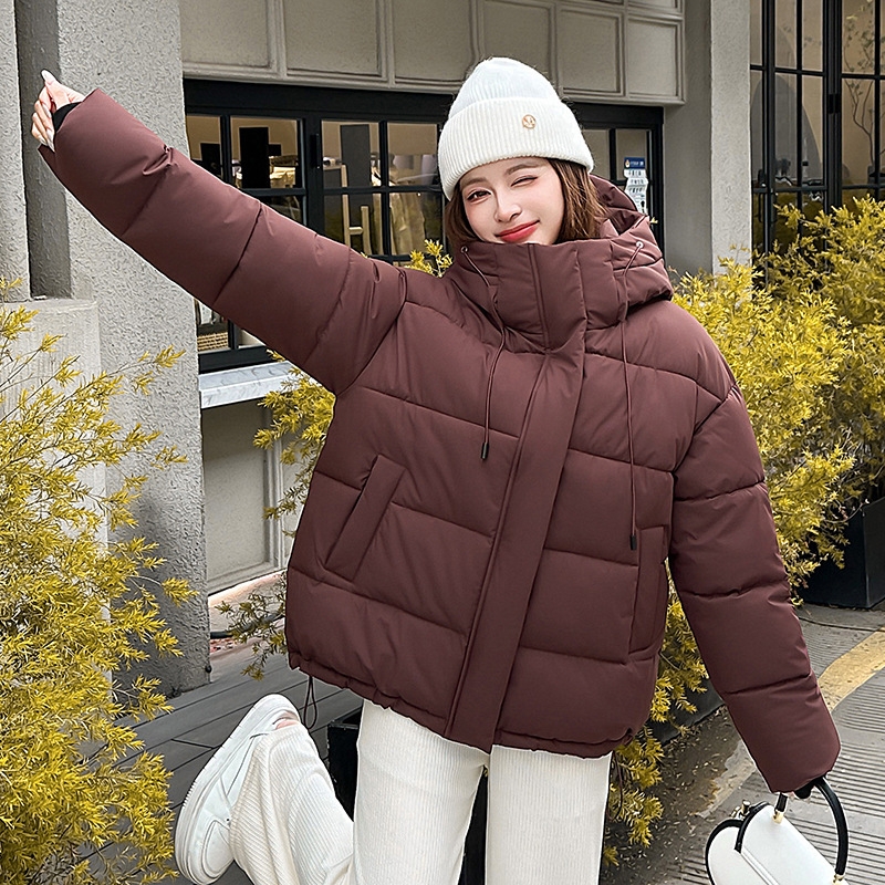 Ropa de algodón corta para mujeres 2025 invierno nuevo estilo coreano suelto plumón casual chaqueta de algodón gruesa